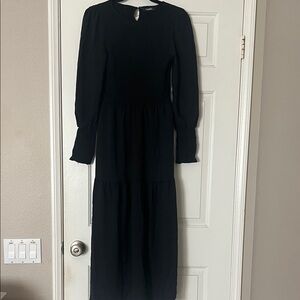 NWT black long-sleeve tiered smock midi dress size S by Fashion.